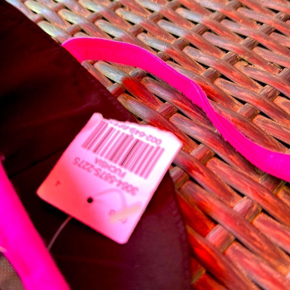 NWT-LOVEJ CROPPED TOP - Picture 3 of 5